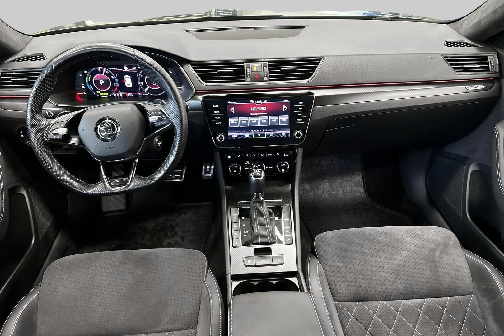 SKODA Superb iso kuva 10