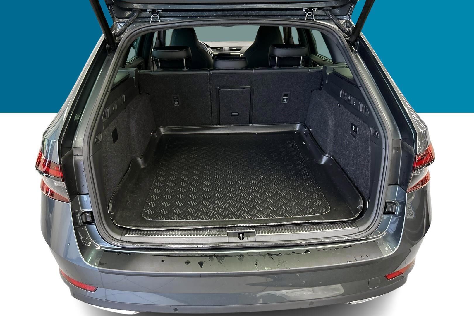 SKODA Superb iso kuva 11