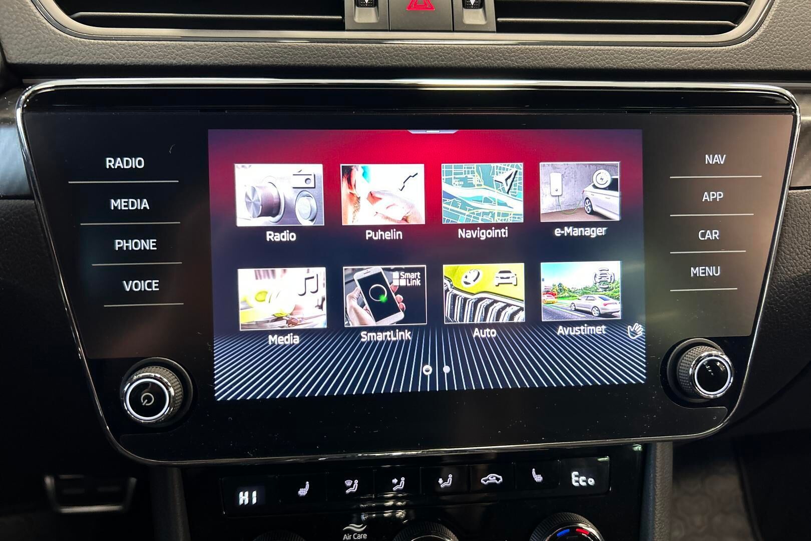 SKODA Superb iso kuva 16