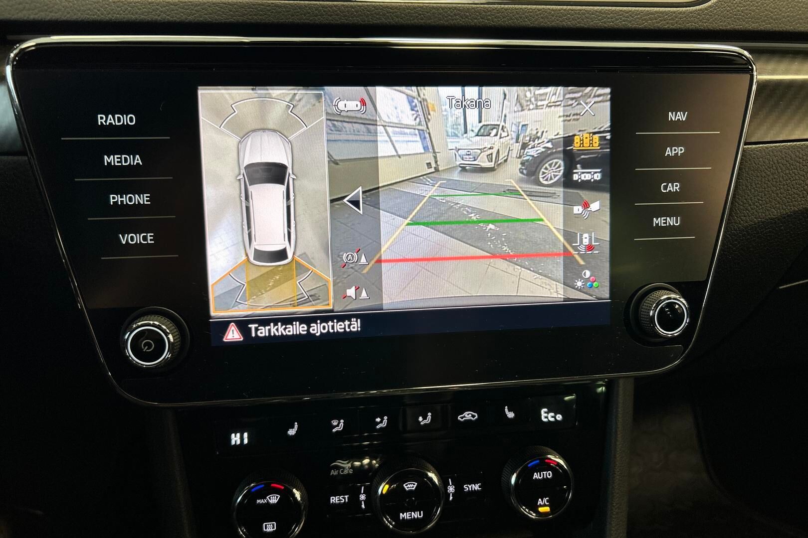 SKODA Superb iso kuva 18