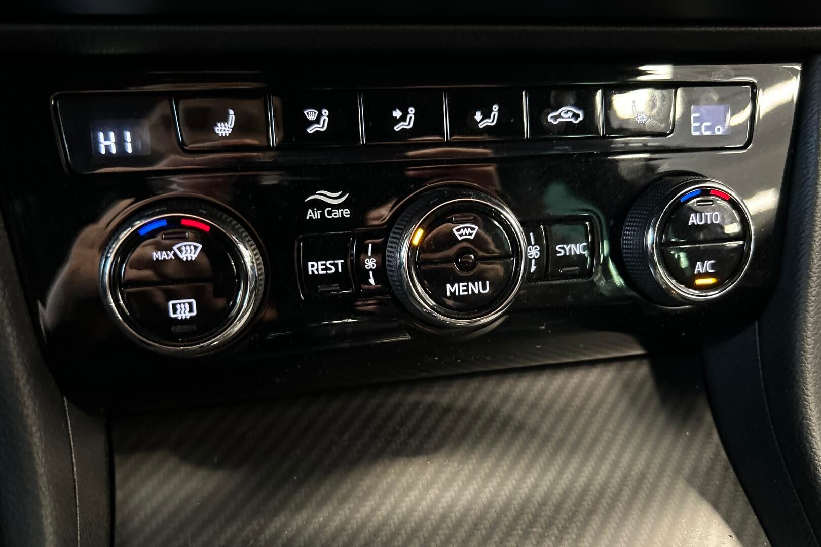 SKODA Superb iso kuva 19