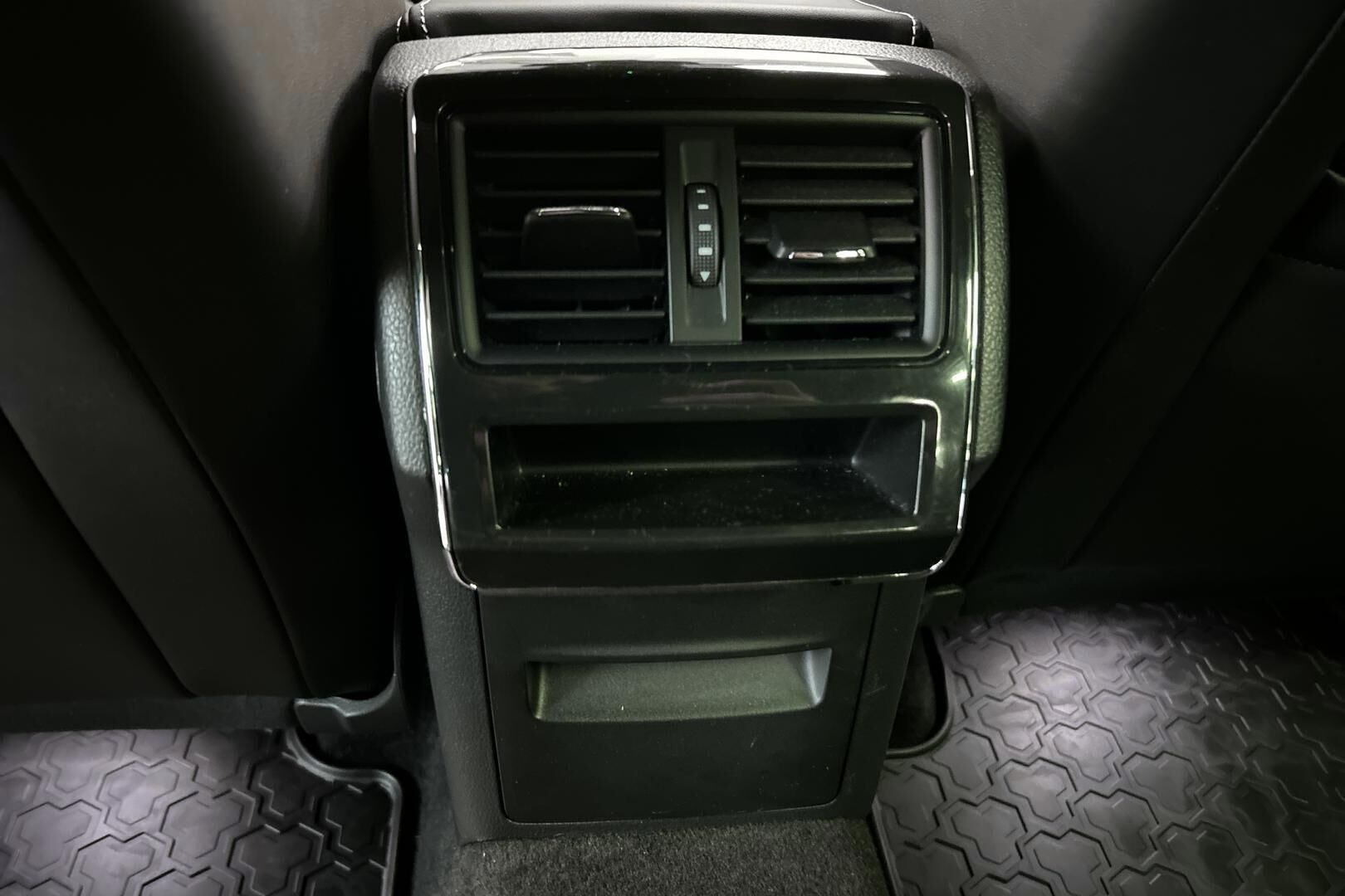 SKODA Superb iso kuva 28