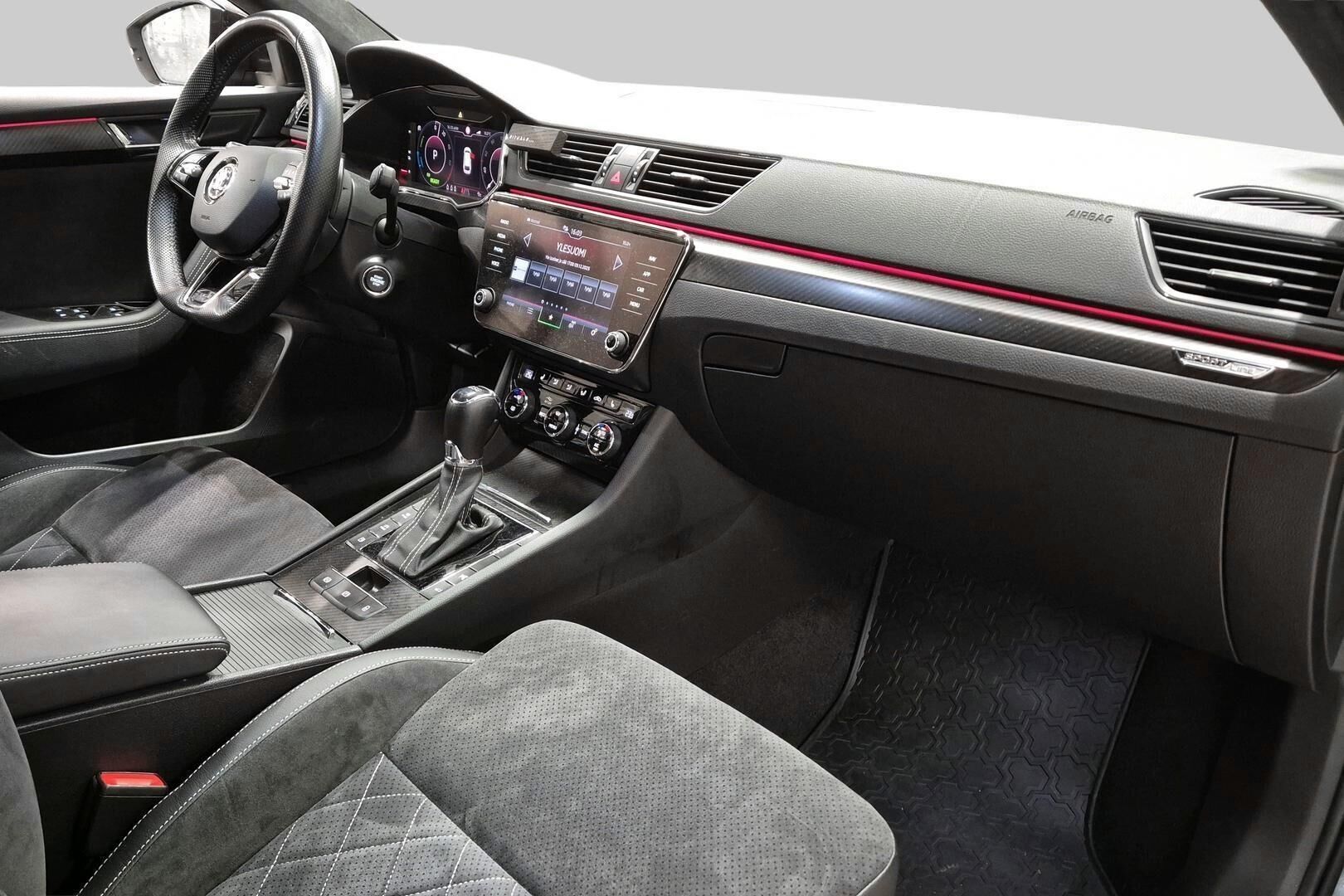 SKODA SUPERB iso kuva 4