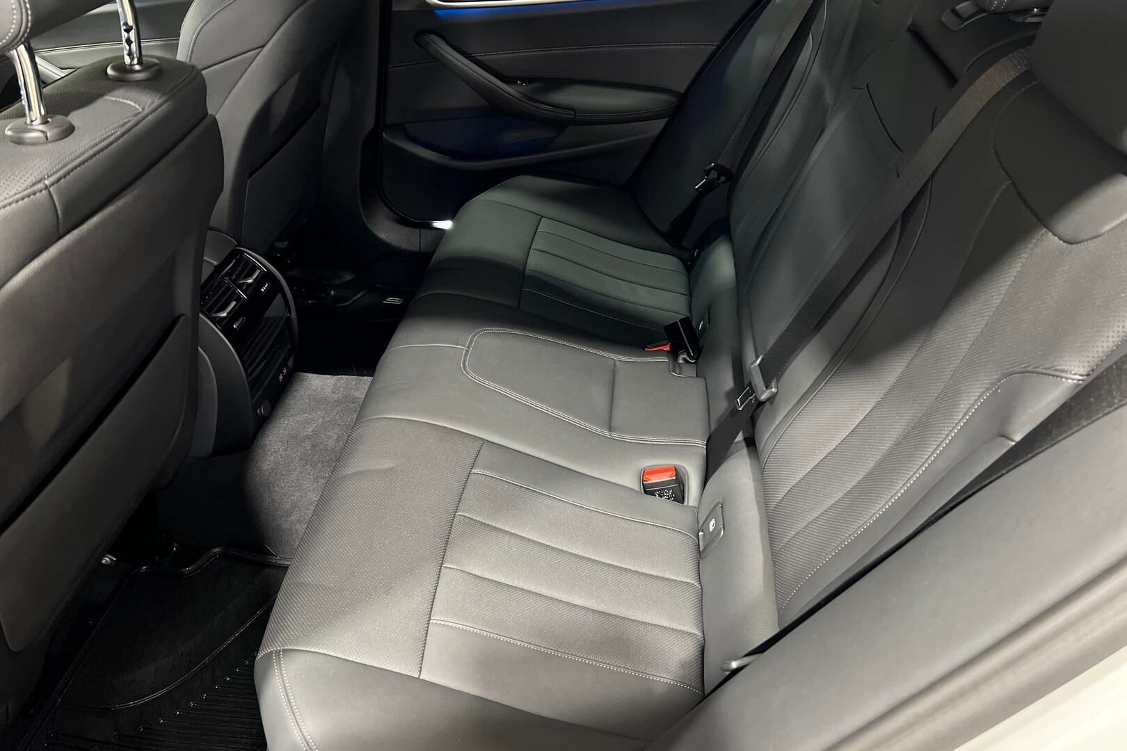 BMW 5-SARJA iso kuva 10