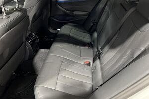 BMW 5-SARJA esikatselu 8