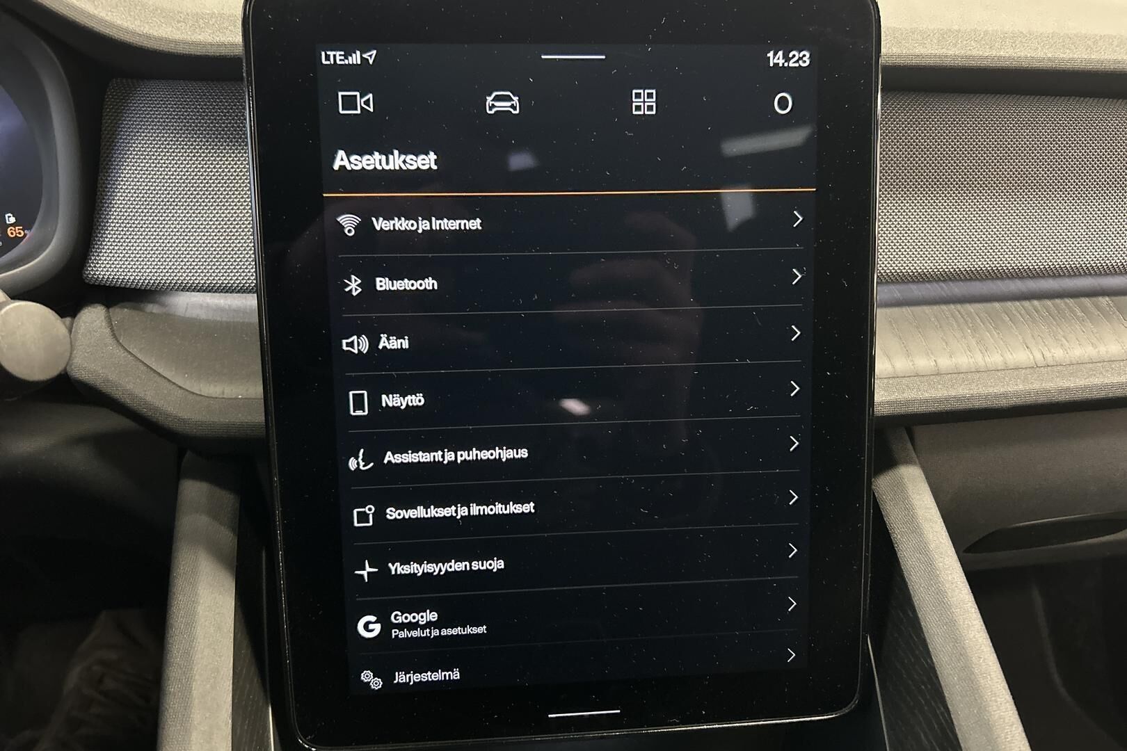 POLESTAR 2 iso kuva 16