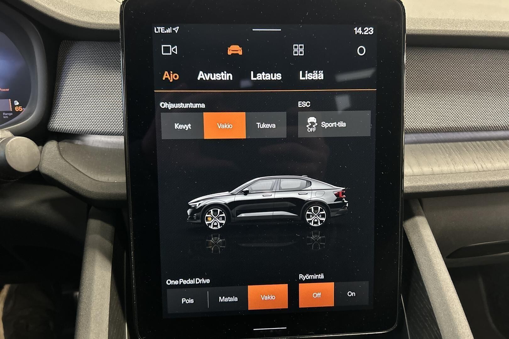 POLESTAR 2 iso kuva 17