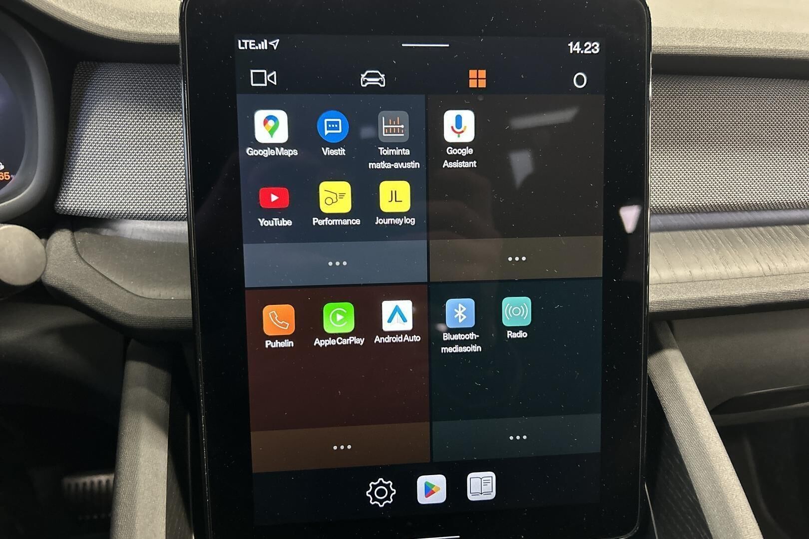 POLESTAR 2 iso kuva 17