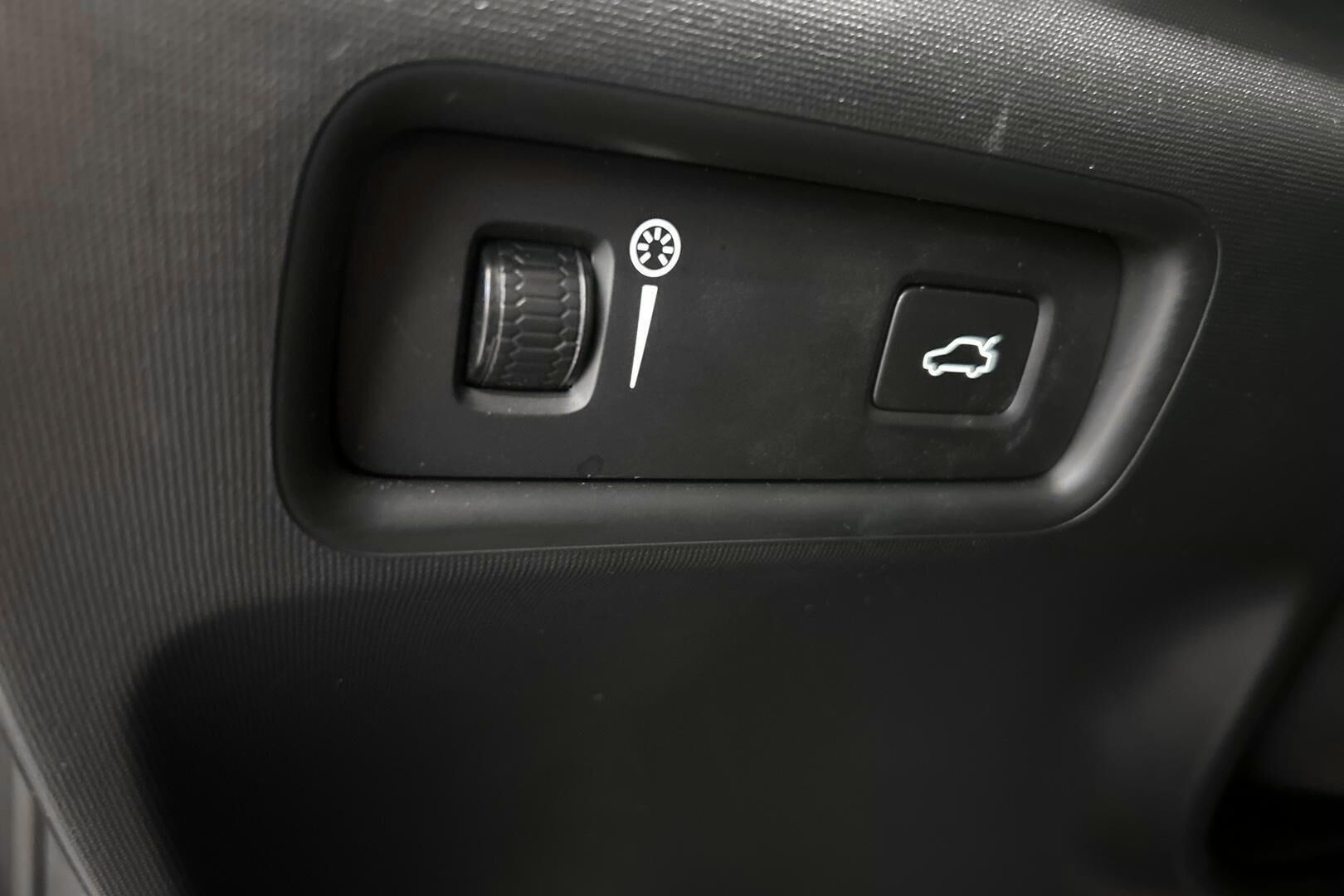 POLESTAR 2 iso kuva 23