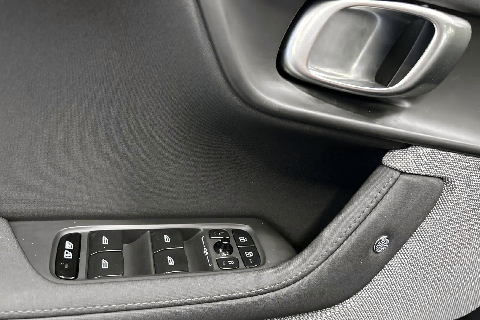 POLESTAR 2 iso kuva 24