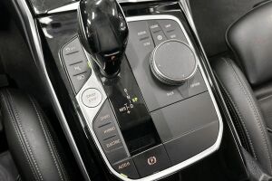 BMW 3-SARJA esikatselu 21