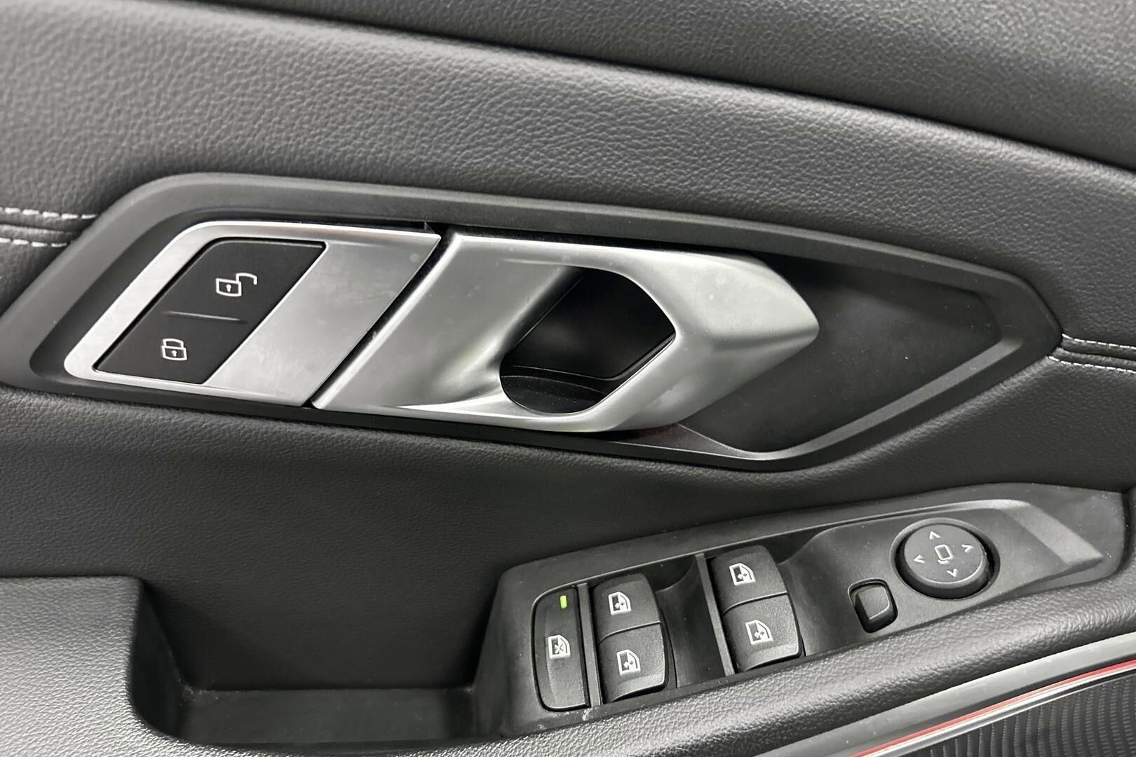 BMW 3-SARJA iso kuva 25