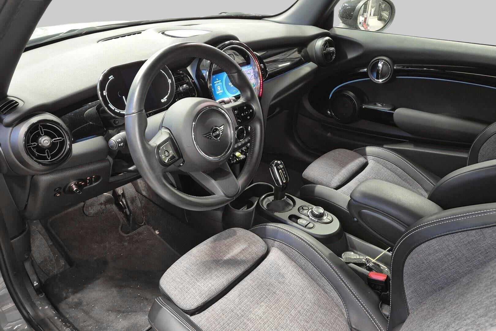 MINI COOPER SE iso kuva 3