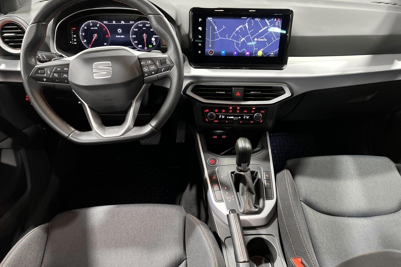 Seat Arona iso kuva 10