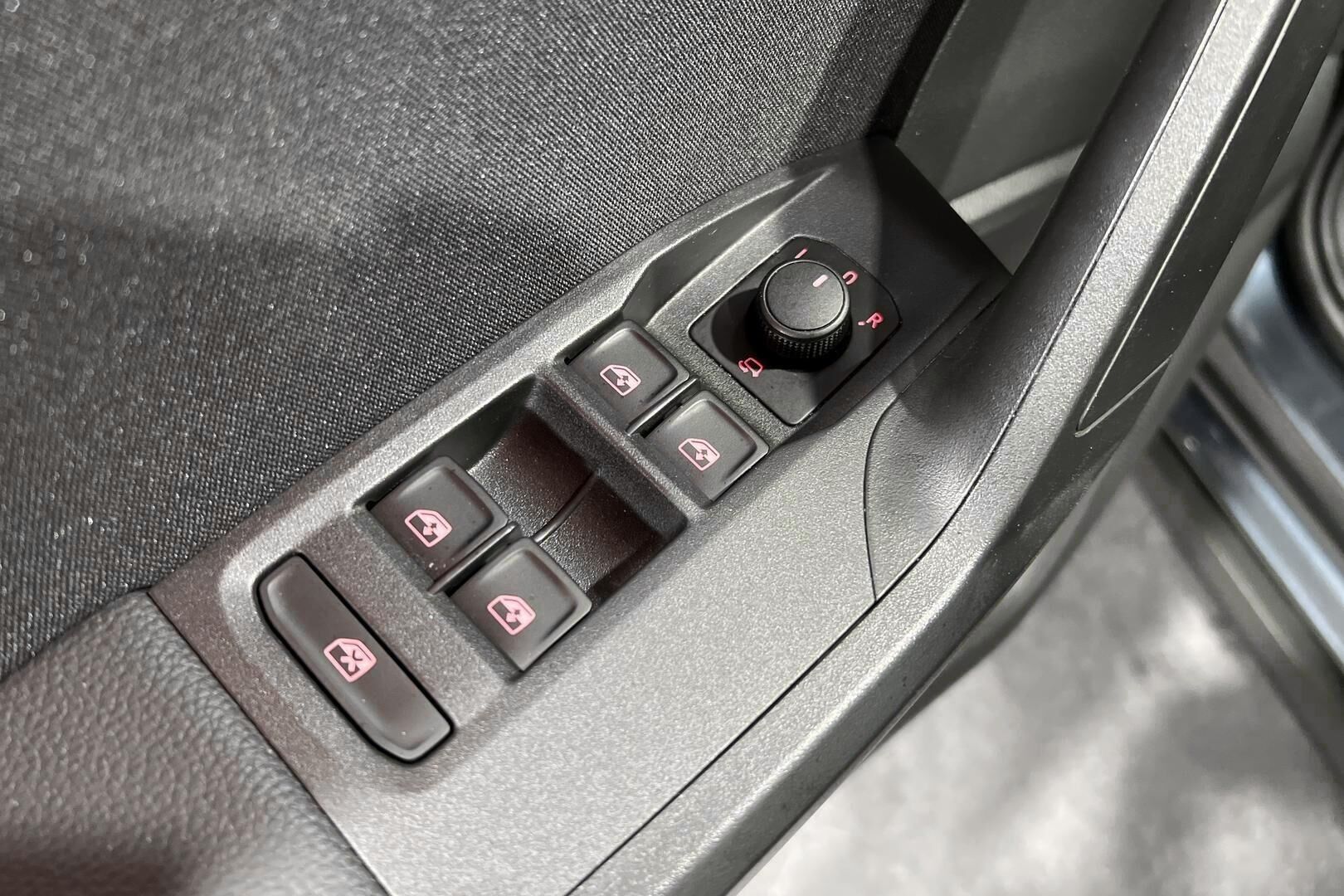 Seat Arona iso kuva 13