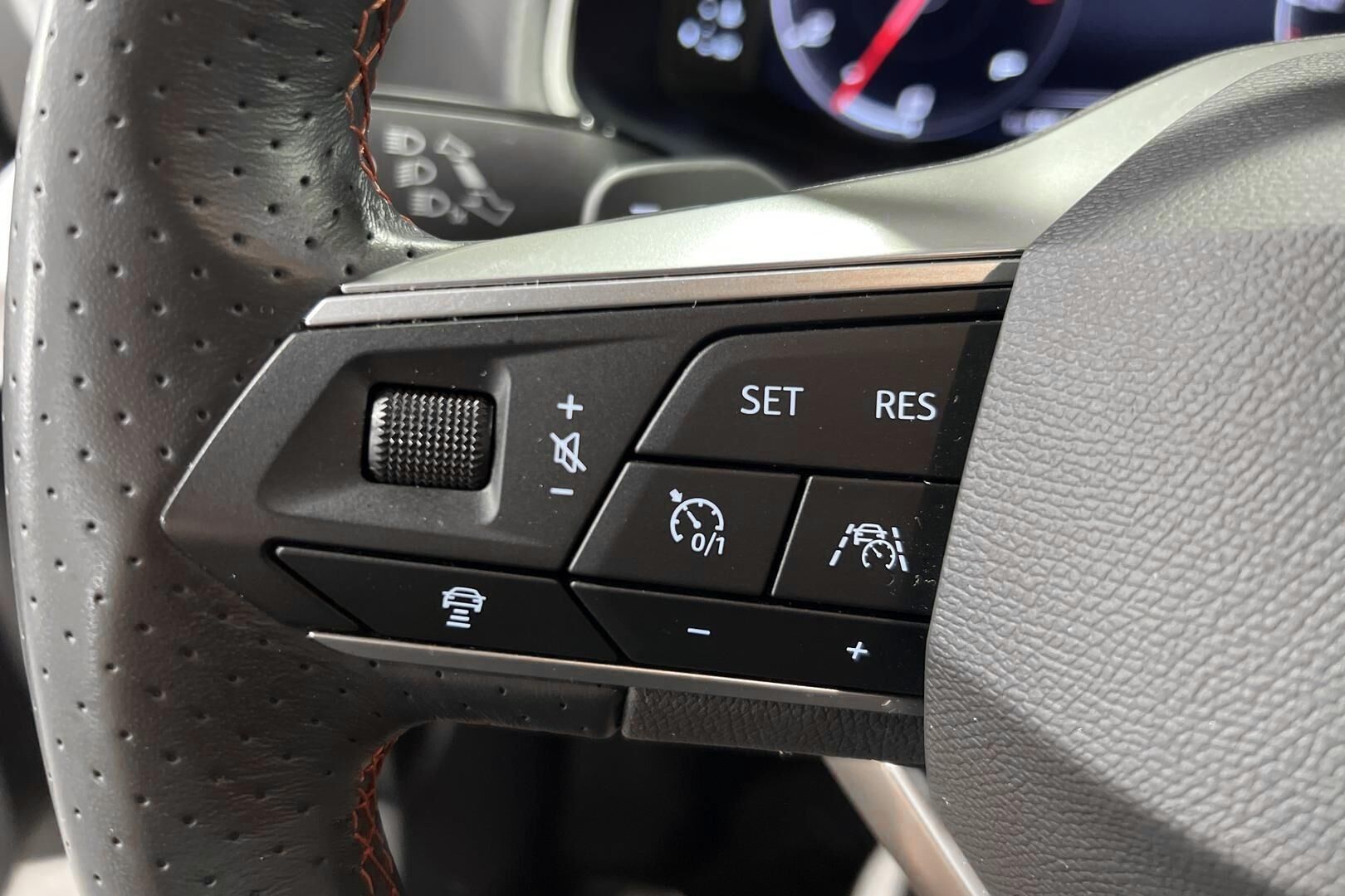 Seat Arona iso kuva 14