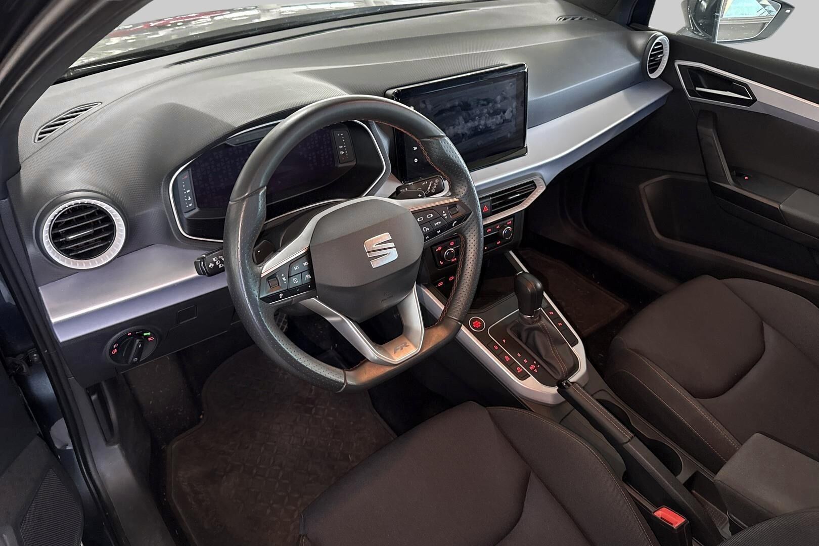 Seat Arona iso kuva 2
