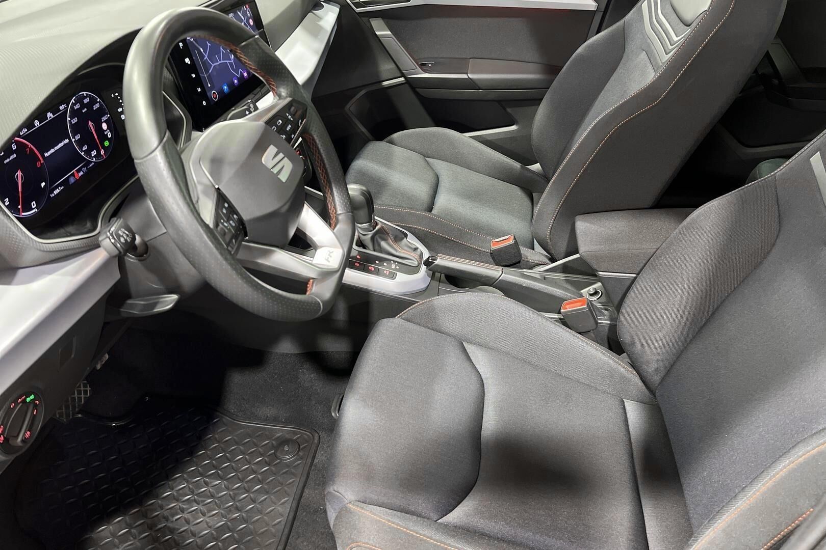 Seat Arona iso kuva 8