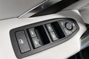 BMW iX2 esikatselu 16