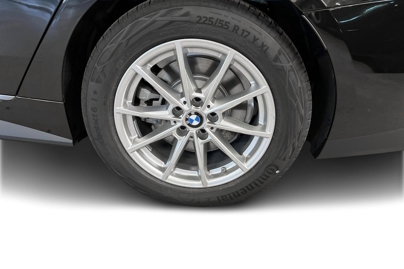 BMW i4 iso kuva 12