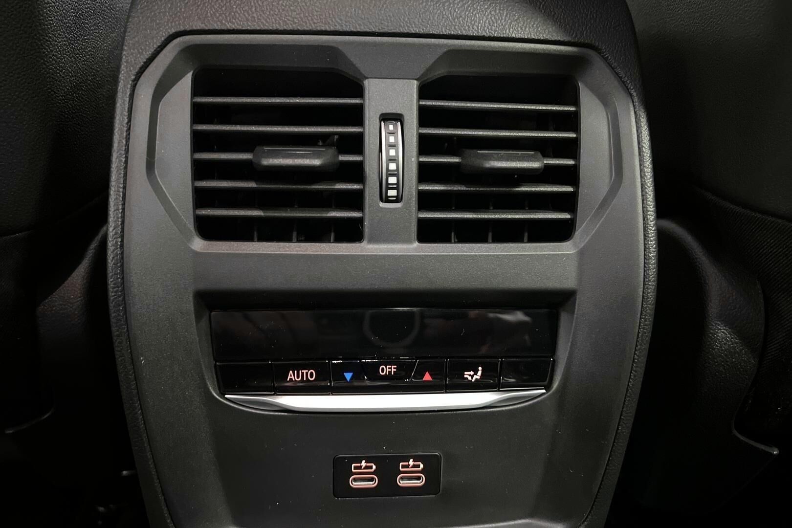BMW i4 iso kuva 15