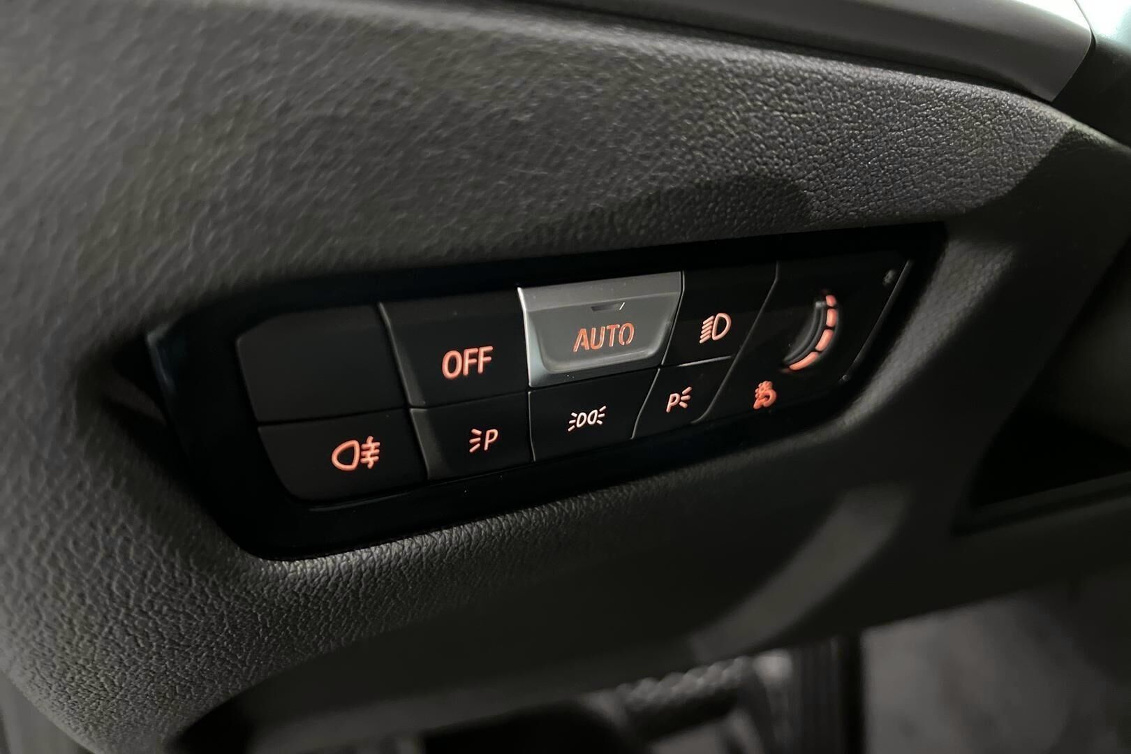 BMW i4 iso kuva 17