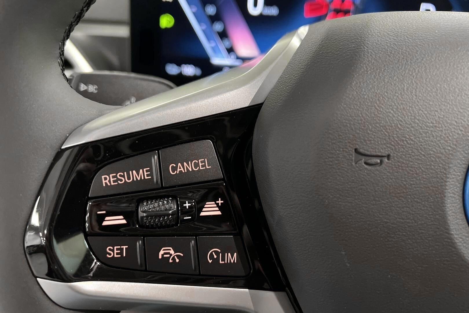 BMW i4 iso kuva 18