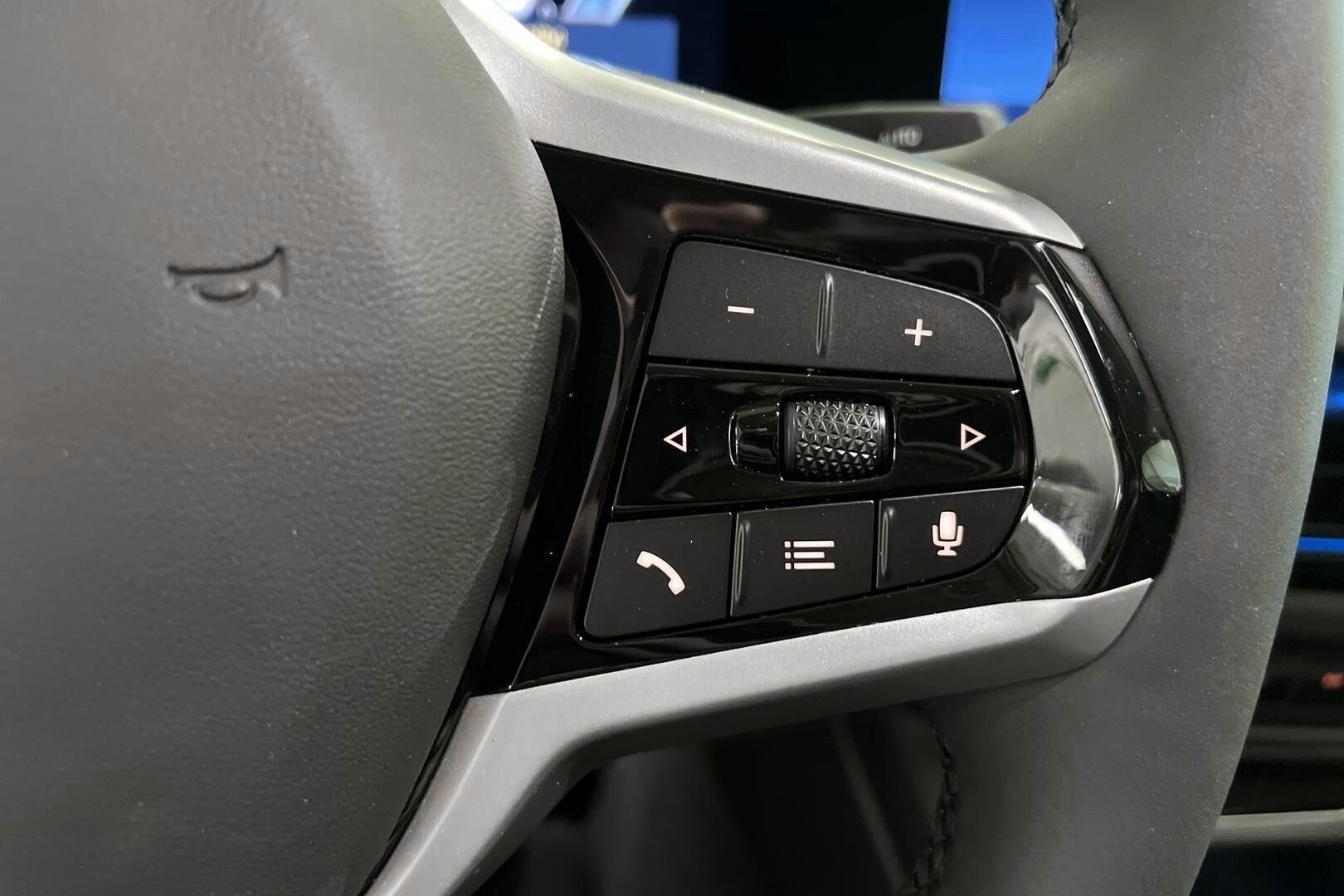 BMW i4 iso kuva 19