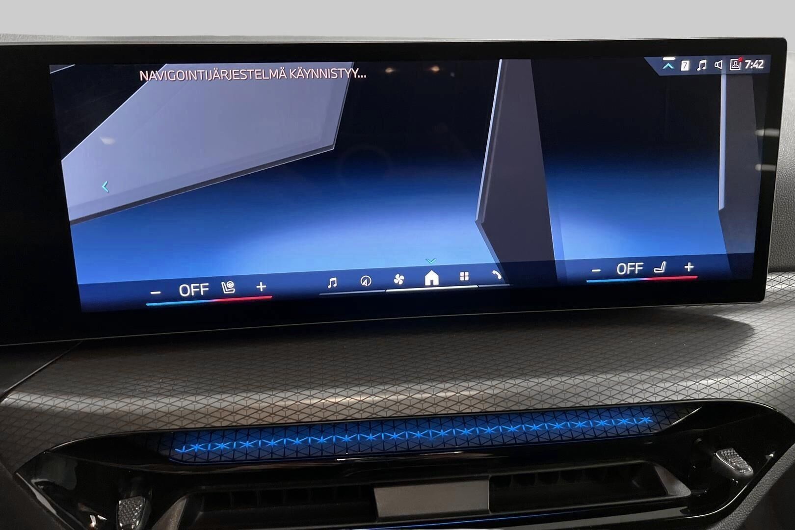 BMW i4 iso kuva 21