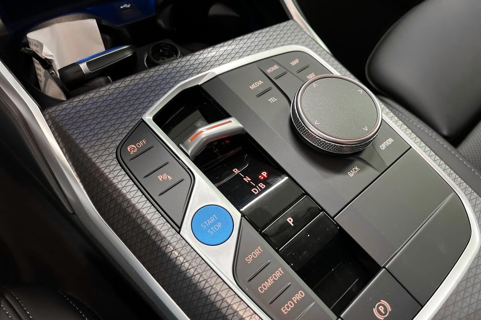 BMW i4 iso kuva 22
