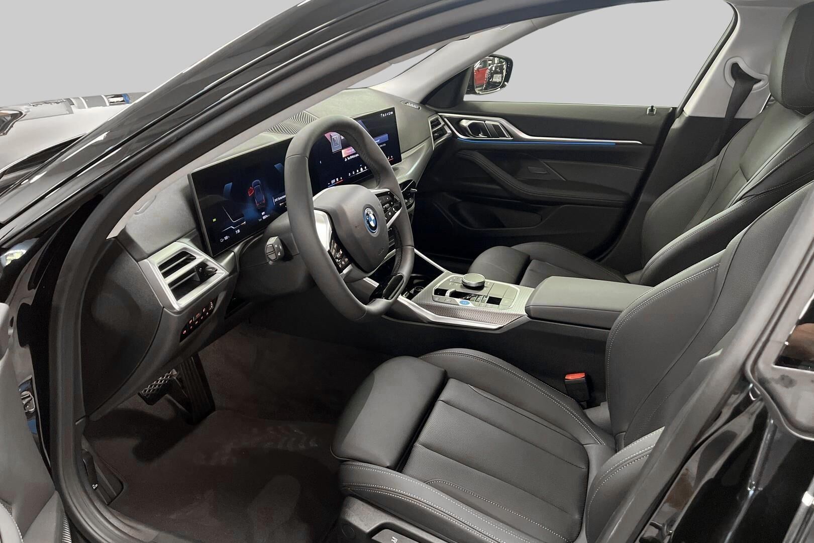 BMW i4 iso kuva 8