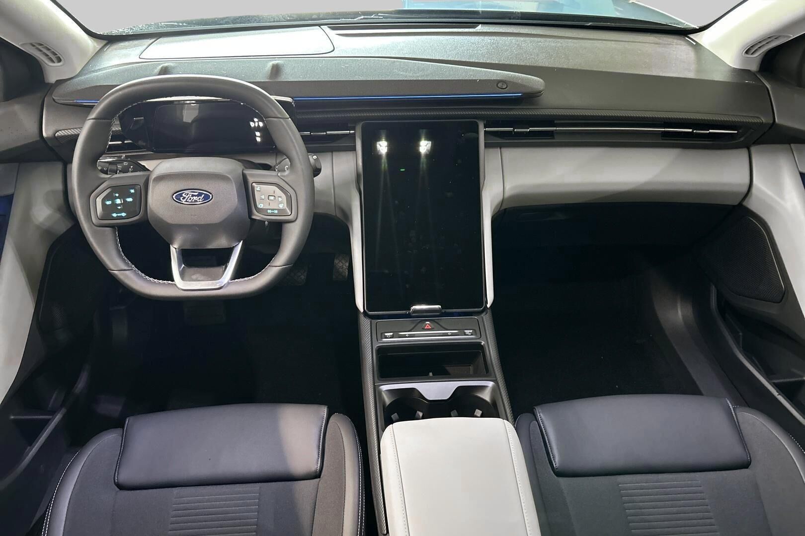 Ford Explorer iso kuva 21