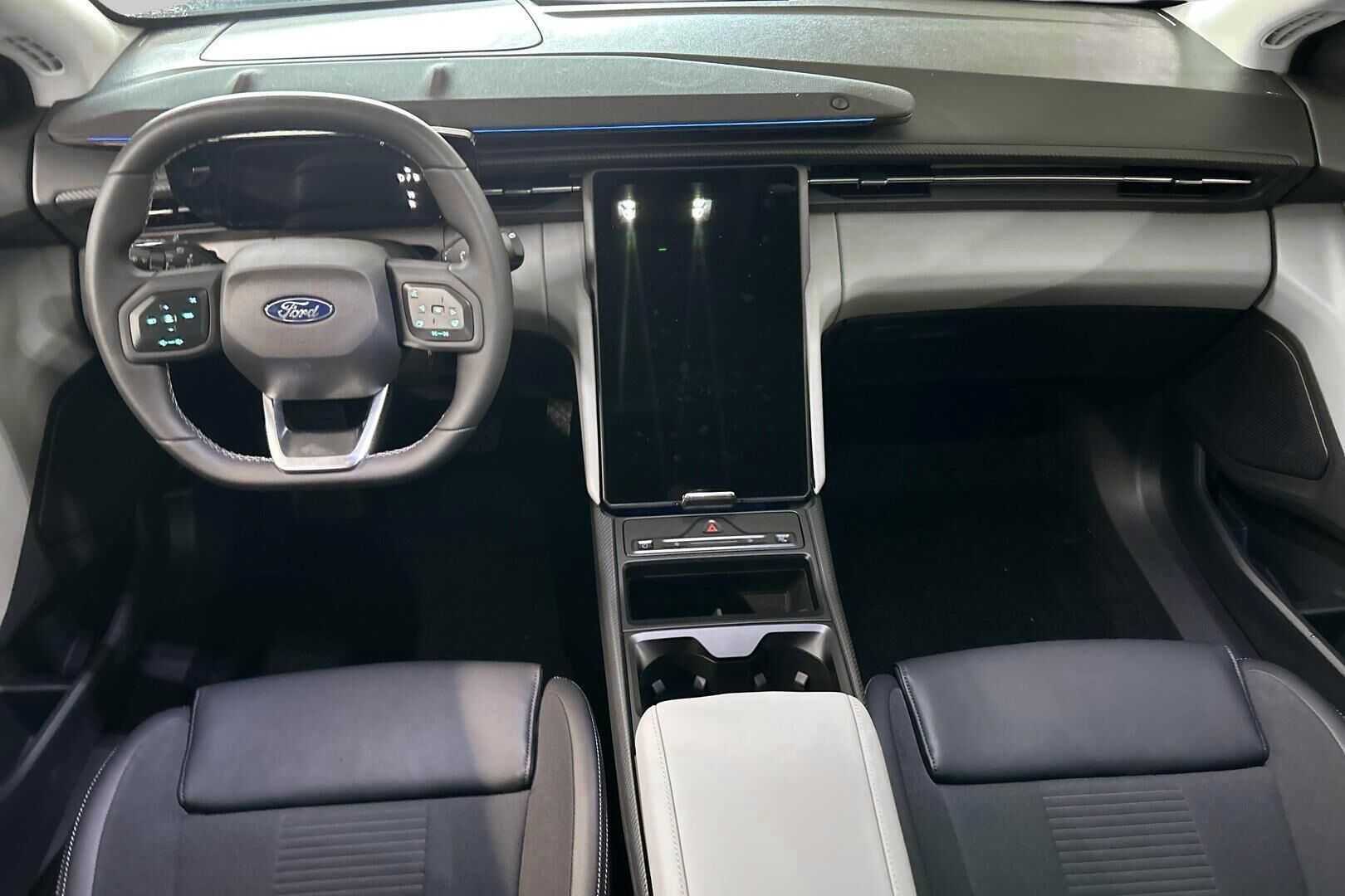 Ford Explorer iso kuva 23
