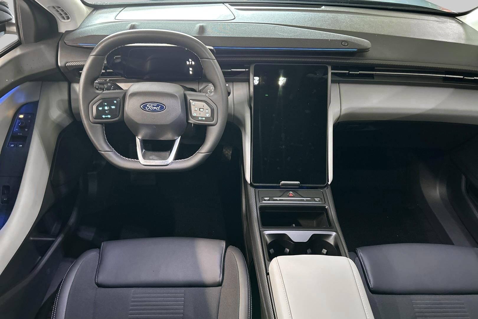 Ford Explorer iso kuva 8