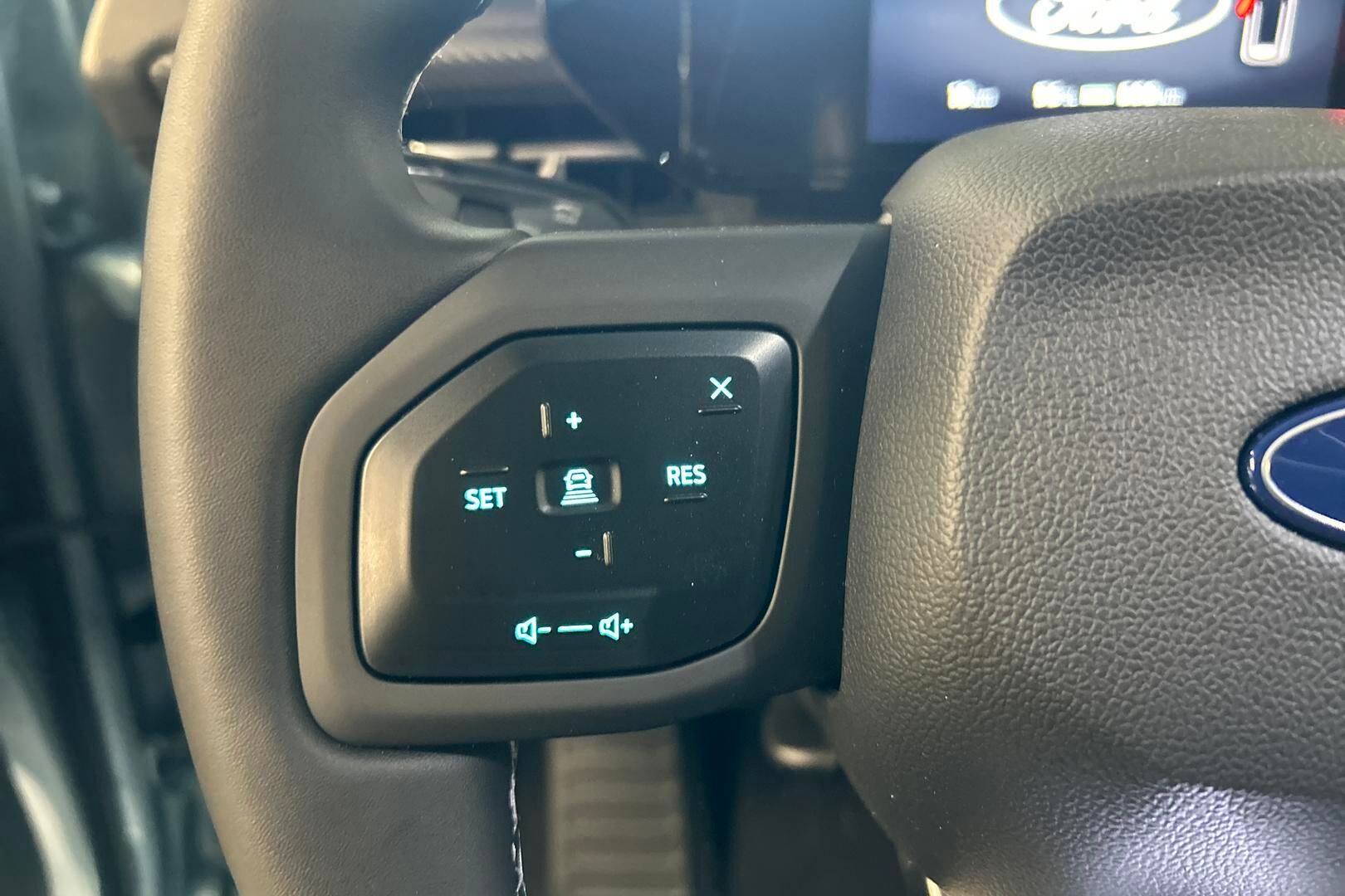 Ford Explorer iso kuva 27