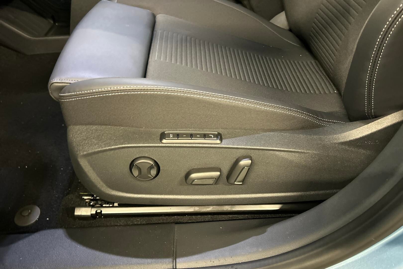 Ford Explorer iso kuva 16