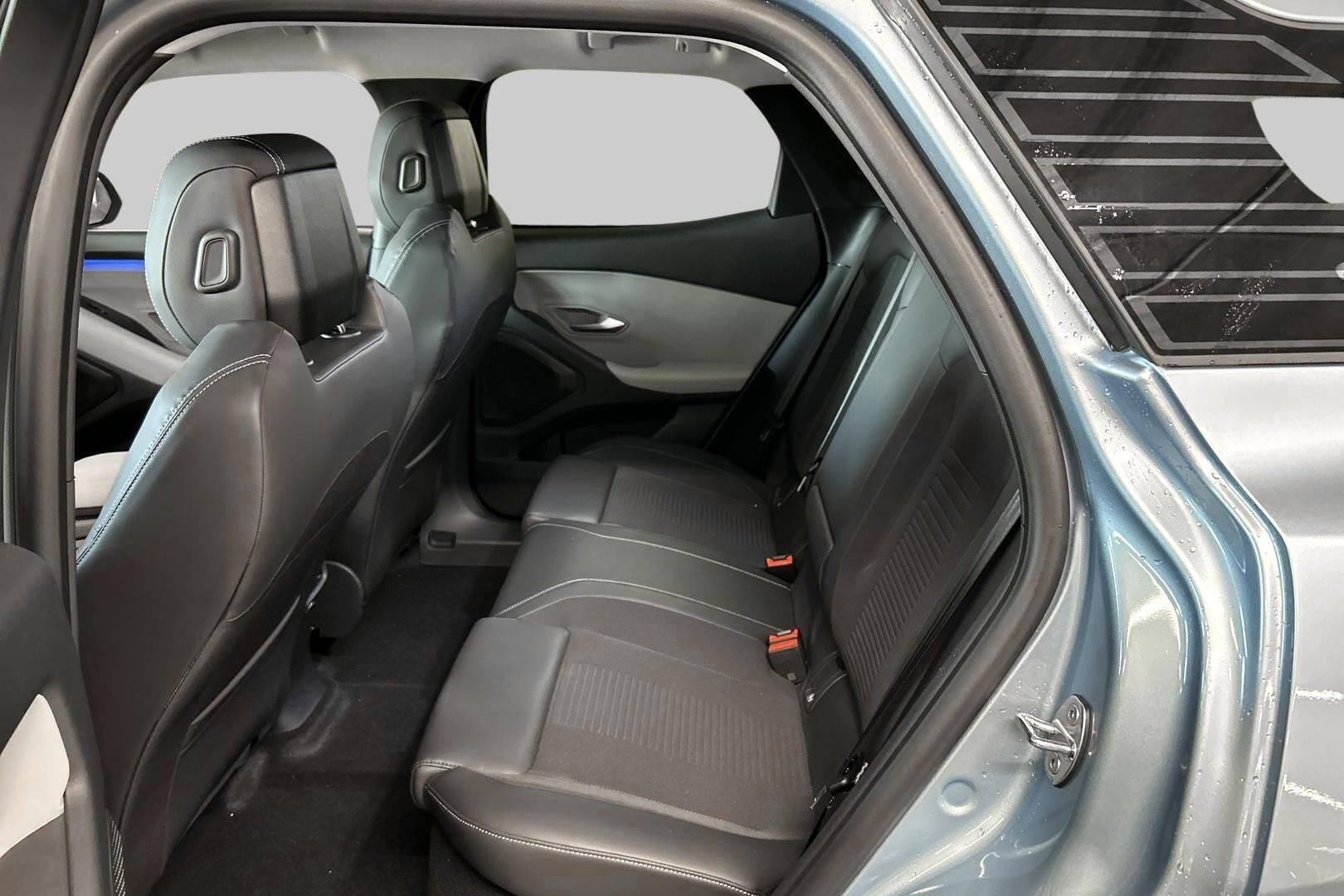 Ford Explorer iso kuva 6