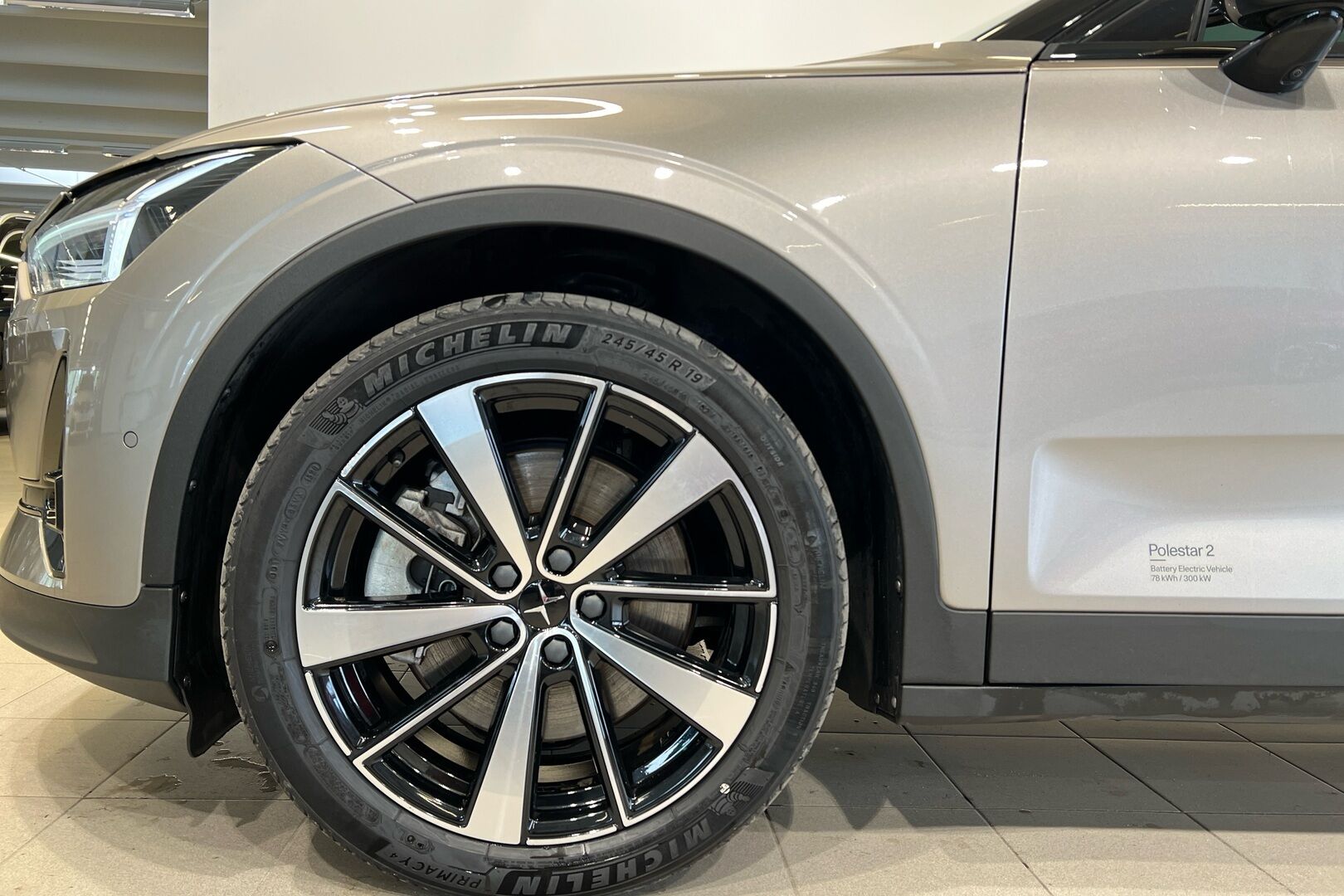 POLESTAR 2 iso kuva 10