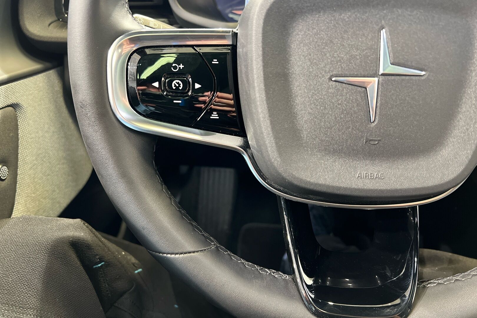 POLESTAR 2 iso kuva 21