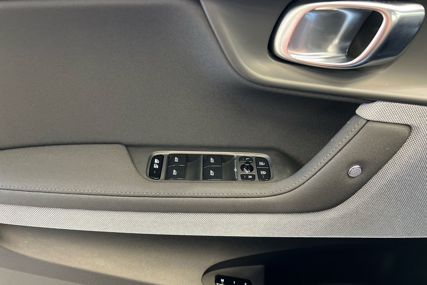 POLESTAR 2 iso kuva 24