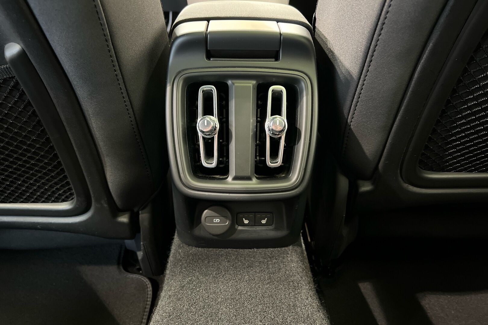 POLESTAR 2 iso kuva 25