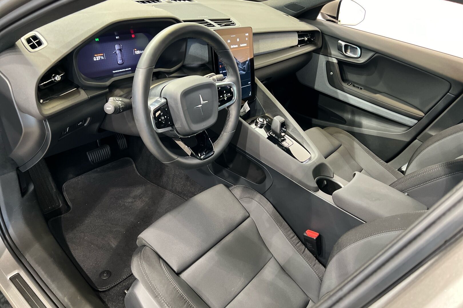 POLESTAR 2 iso kuva 6