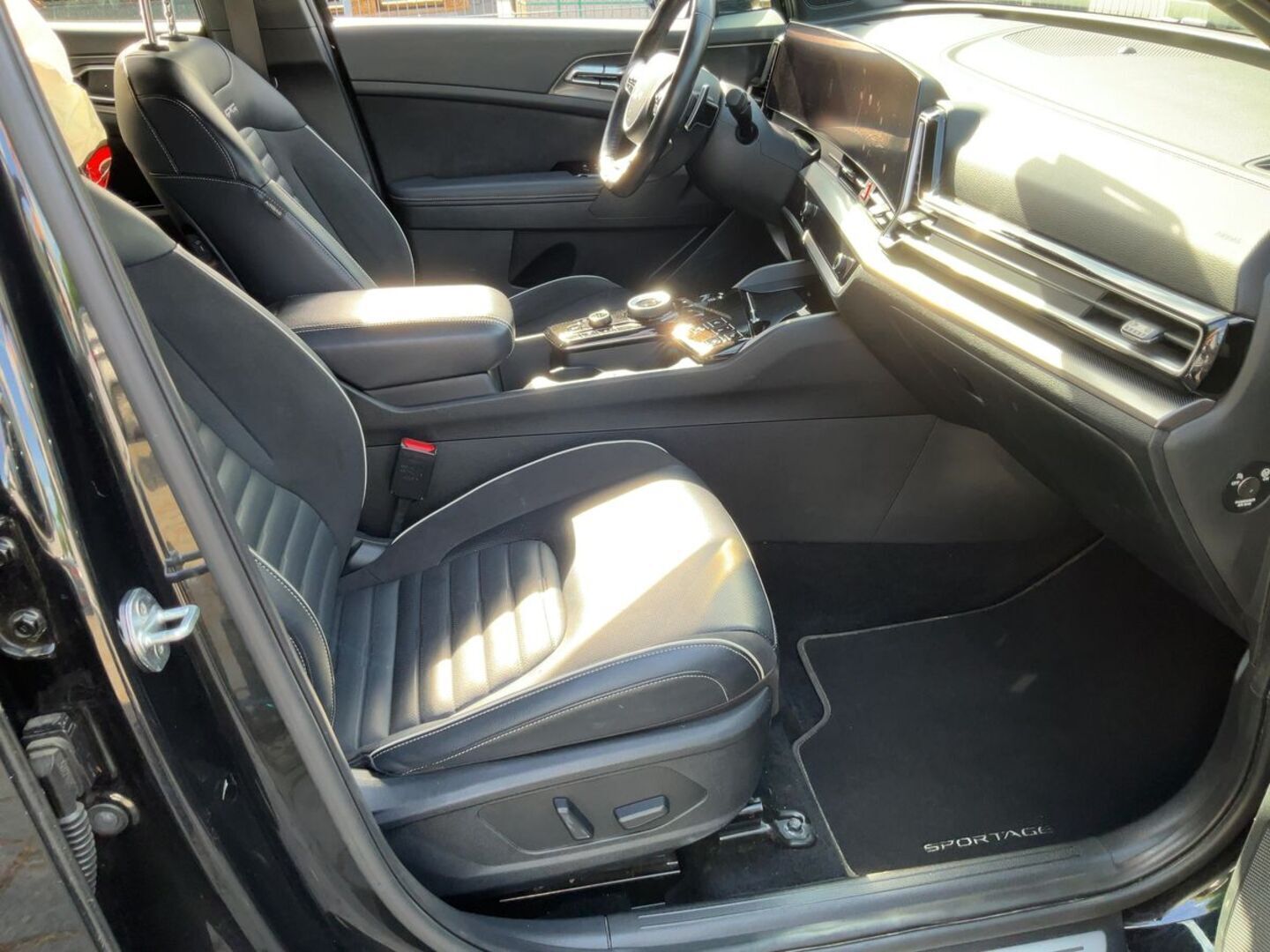KIA SPORTAGE iso kuva 1