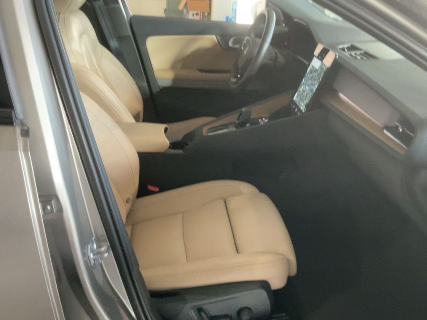 POLESTAR 2 iso kuva 1