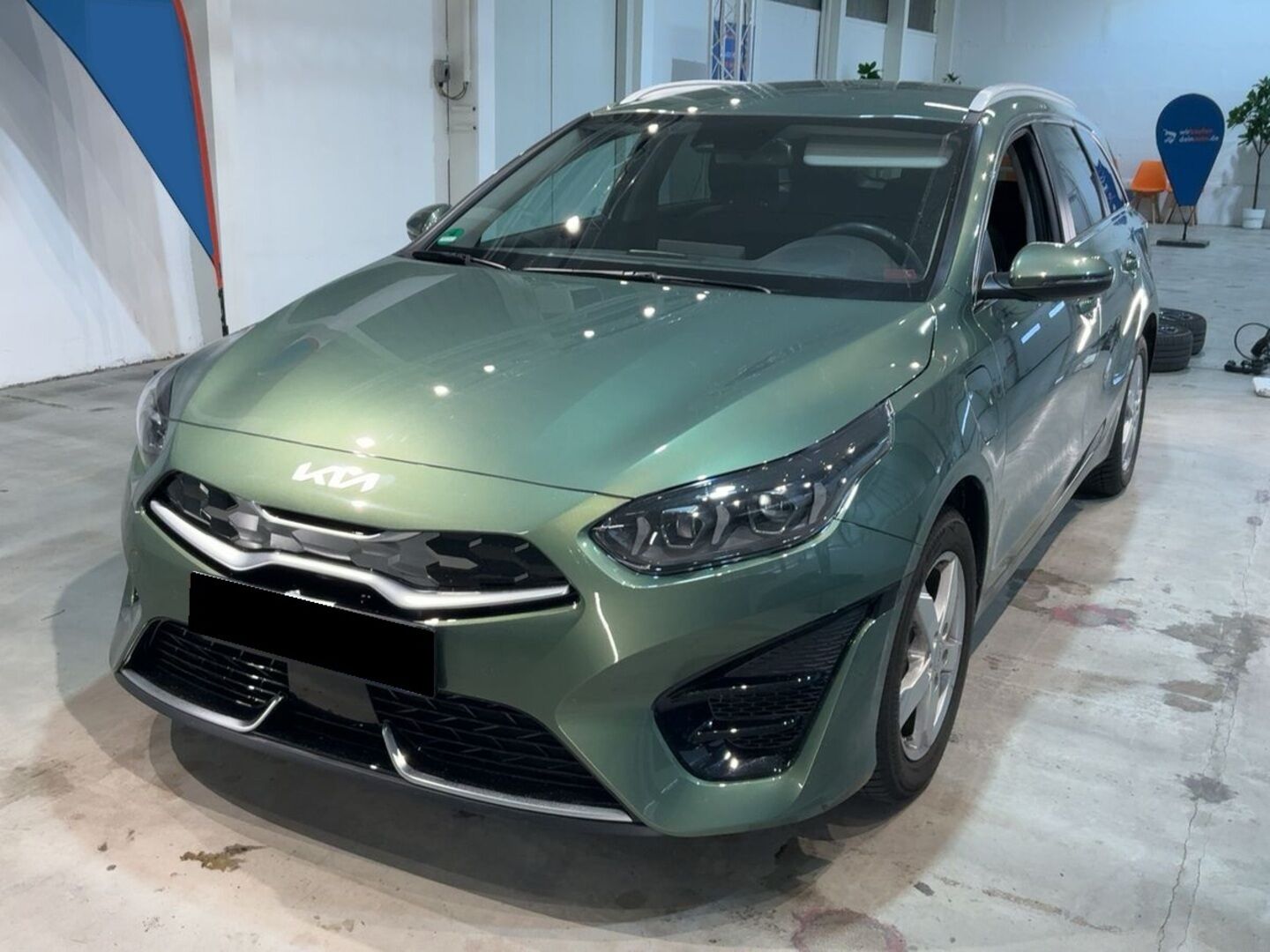 KIA CEE'D iso kuva 0