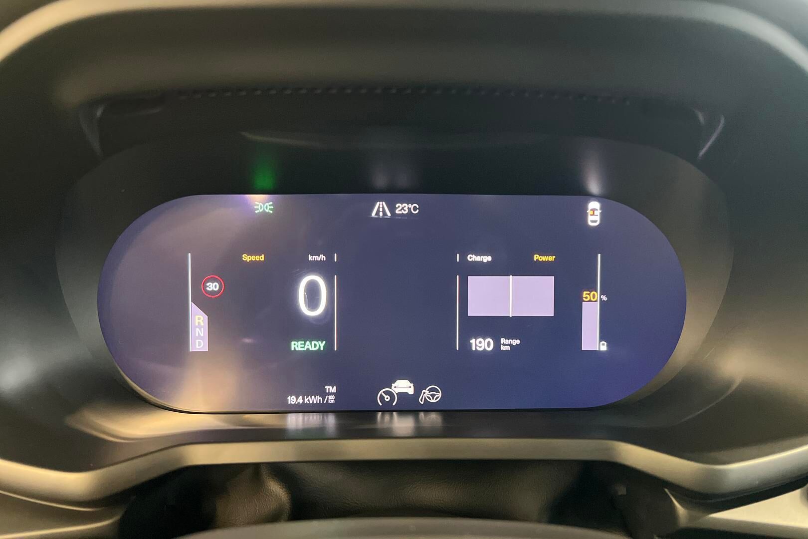 POLESTAR 2 iso kuva 14