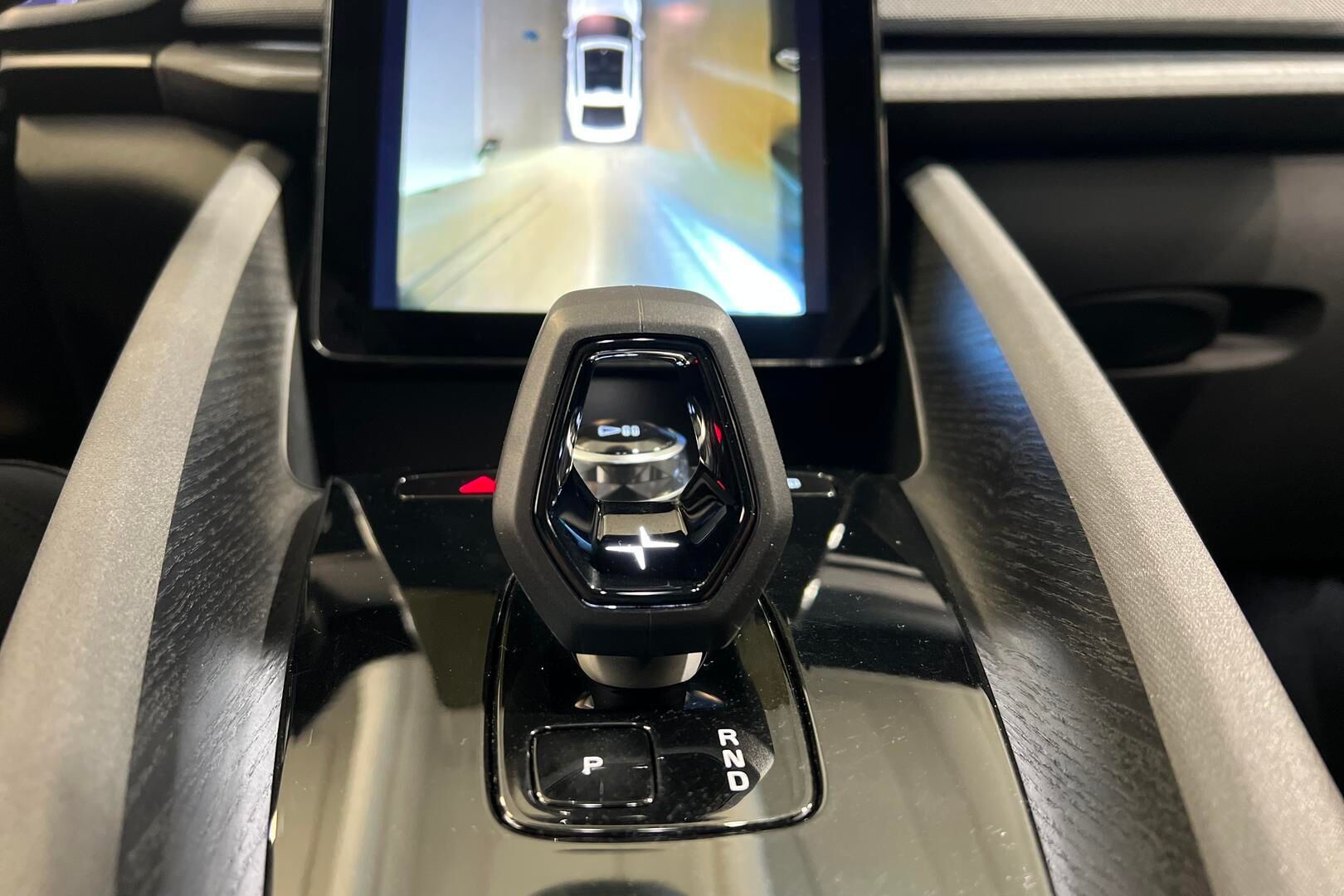 POLESTAR 2 iso kuva 22