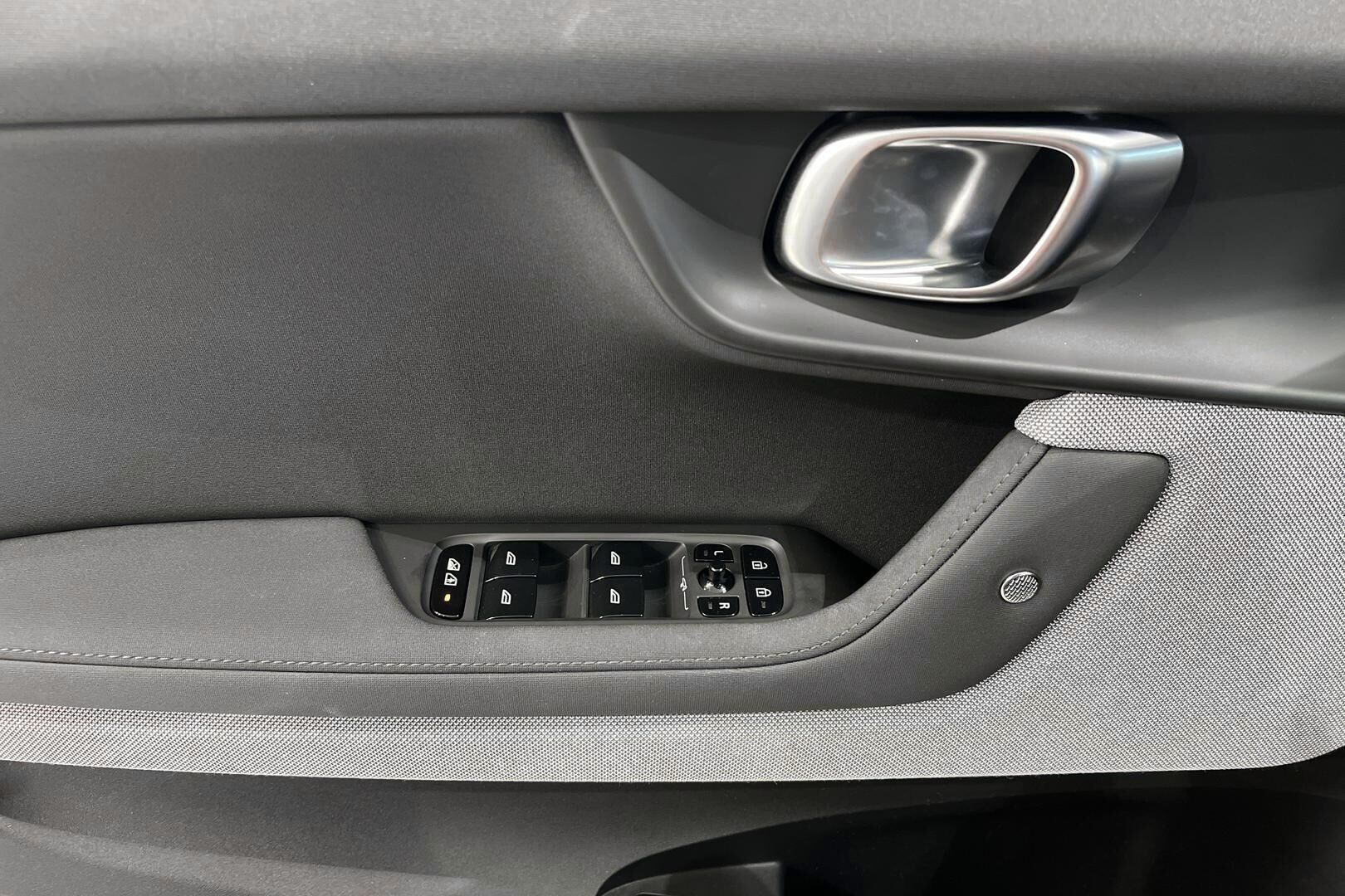POLESTAR 2 iso kuva 27