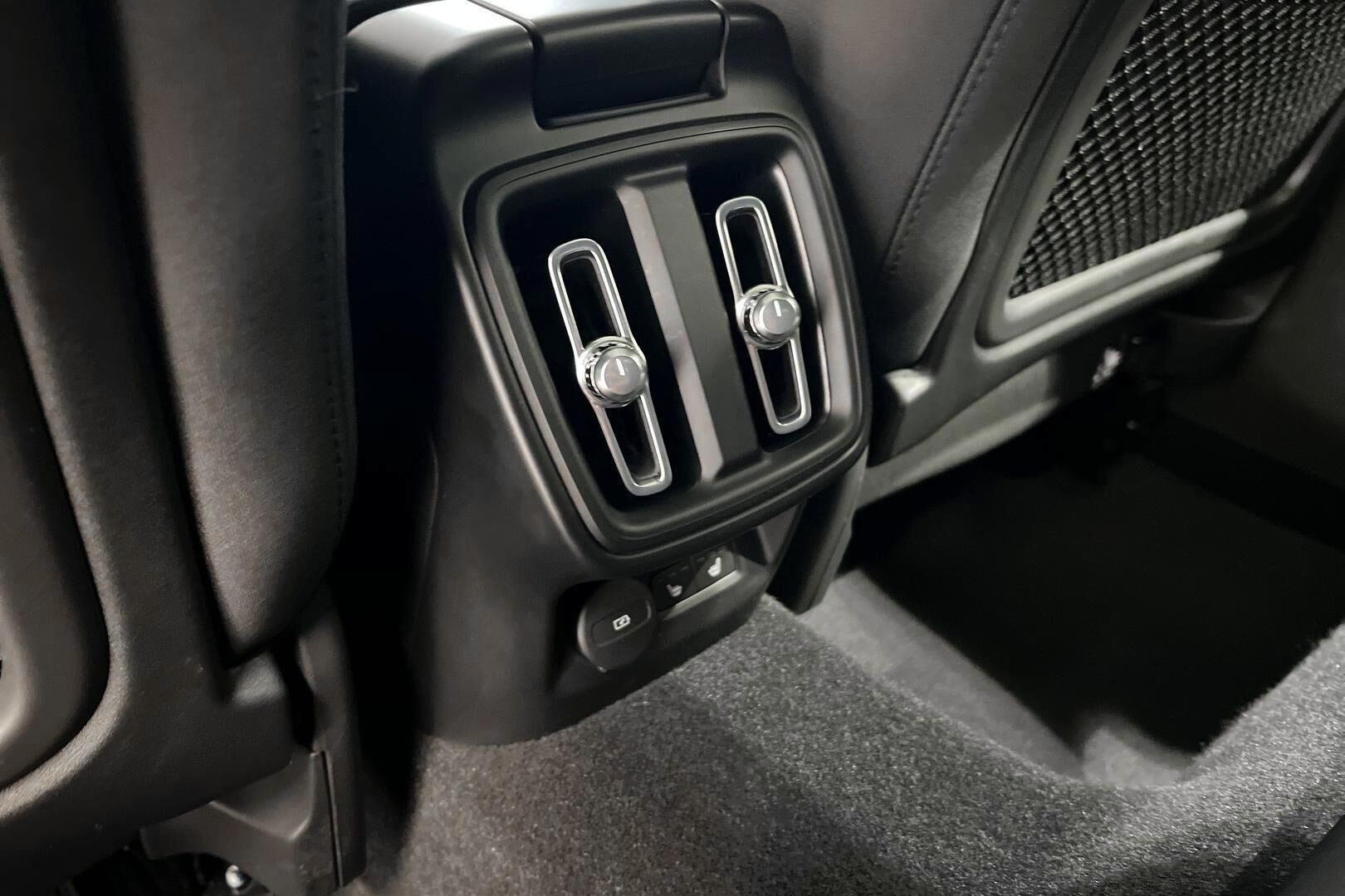 POLESTAR 2 iso kuva 30
