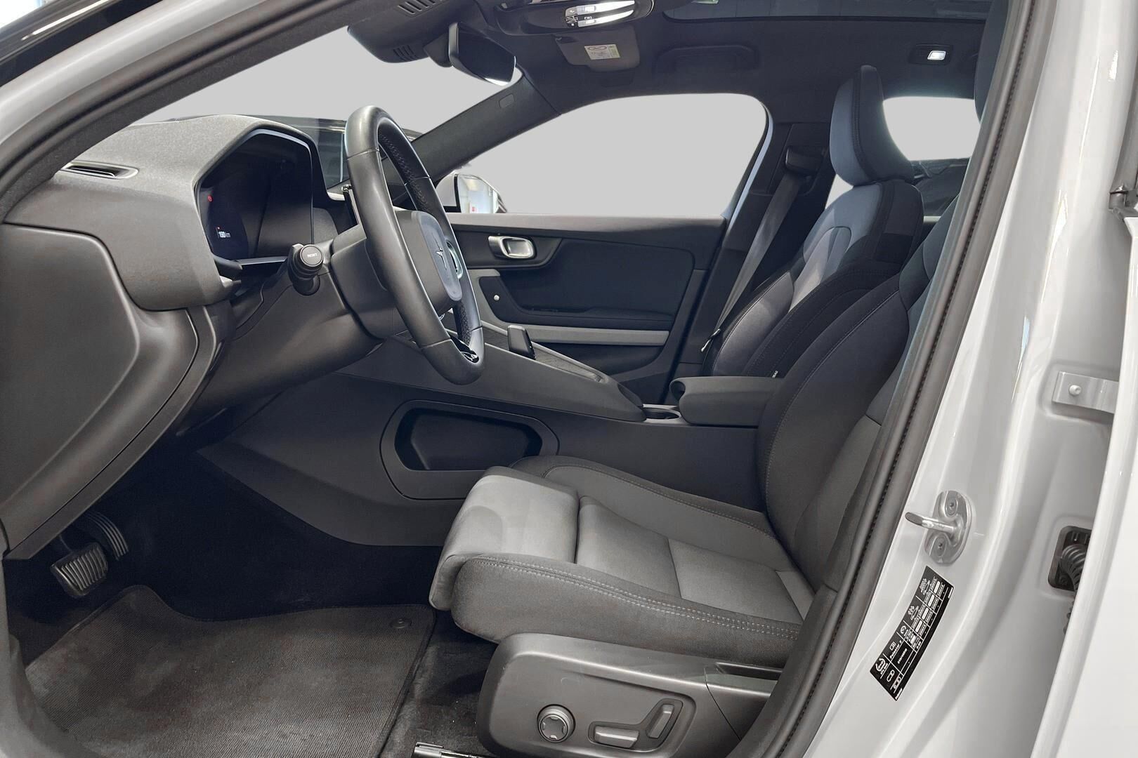 POLESTAR 2 iso kuva 9